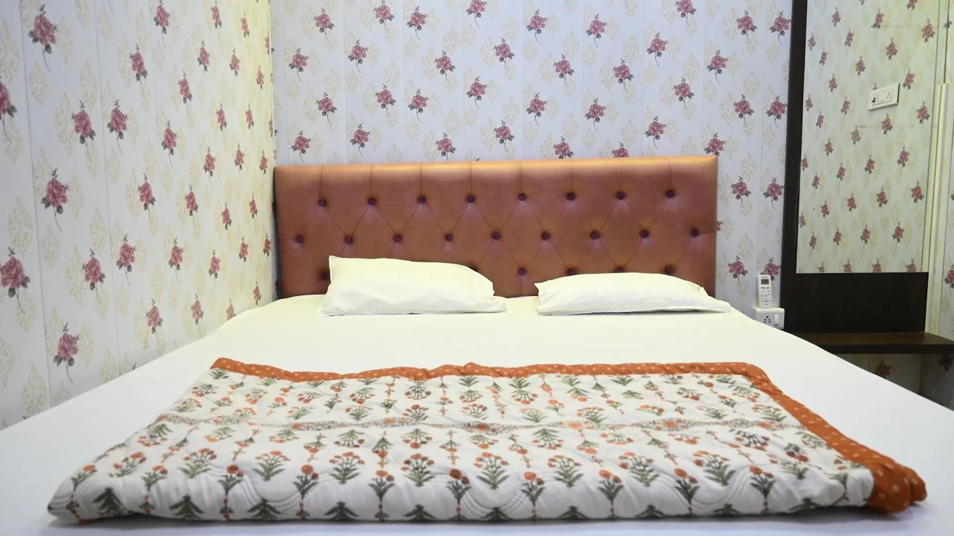 Hotel Kashi Kunj Varanasi 3*,